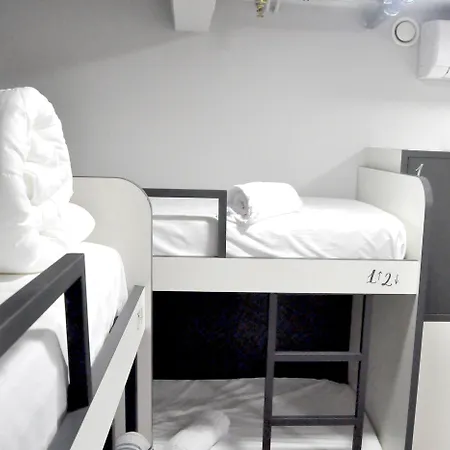 Хостел Quartier Casco Viejo Бильбао